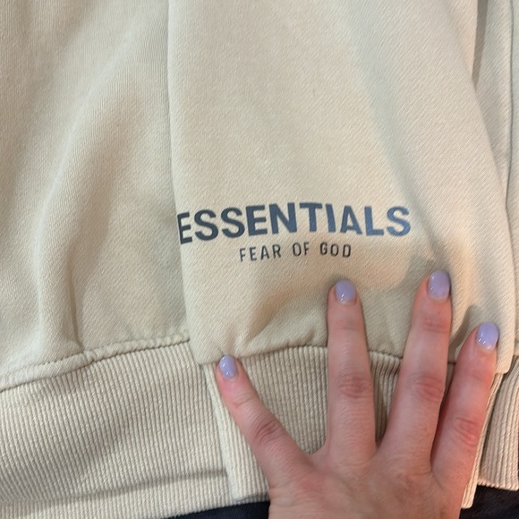 Essentials Sweatshirt - Picture 2 of 4